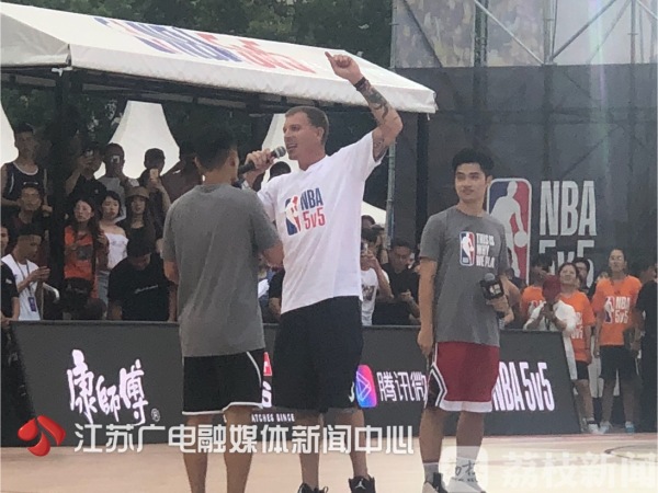 街头篮球球员属怿_街头篮球球员碎片快速获得_nba球员街头篮球