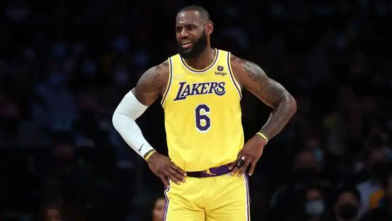 nba退役球员球衣_nba球队退役球衣是什么意思_nba球衣退役多个球队